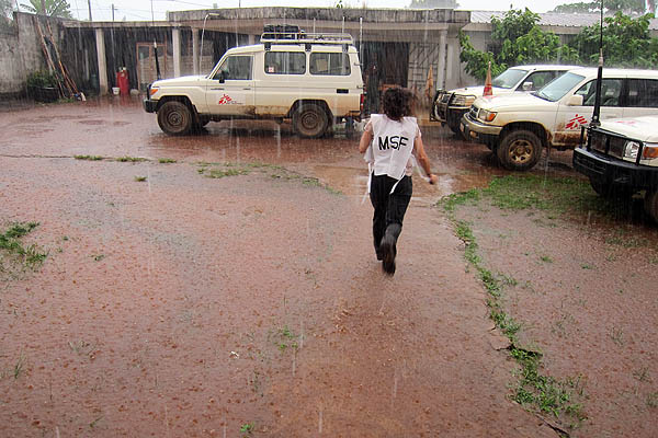 MSF Tabou base in the rain